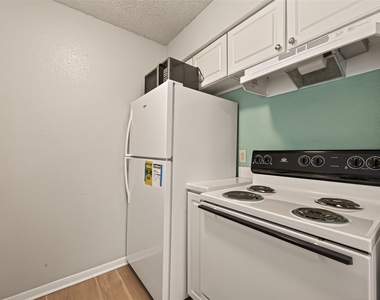 1516 Bay Area Boulevard - Photo Thumbnail 8