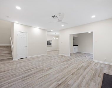 2668 Bering Drive - Photo Thumbnail 7