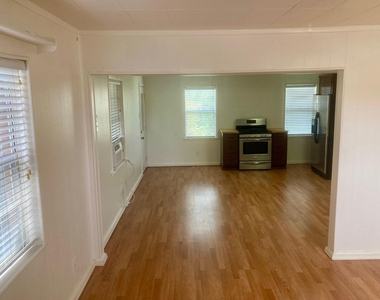 6927 Ave O - Photo Thumbnail 5