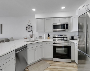 25850 Hickory Boulevard - Photo Thumbnail 9