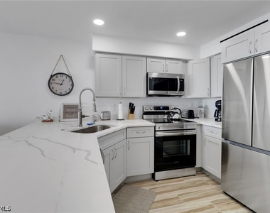 25850 Hickory Boulevard - Photo Thumbnail 8