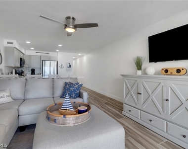 25850 Hickory Boulevard - Photo Thumbnail 3