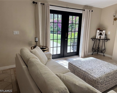1156 Oakes Boulevard - Photo Thumbnail 7