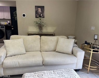 1156 Oakes Boulevard - Photo Thumbnail 8