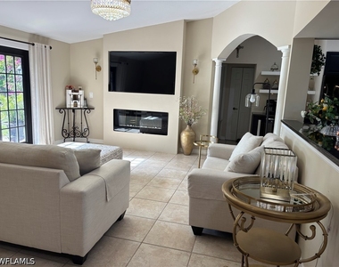 1156 Oakes Boulevard - Photo Thumbnail 2
