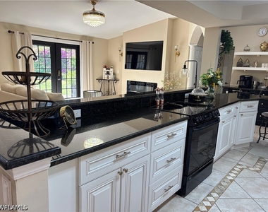 1156 Oakes Boulevard - Photo Thumbnail 11