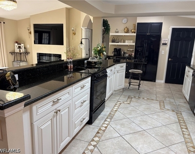 1156 Oakes Boulevard - Photo Thumbnail 3