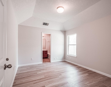 6227 Lovage Avenue - Photo Thumbnail 15