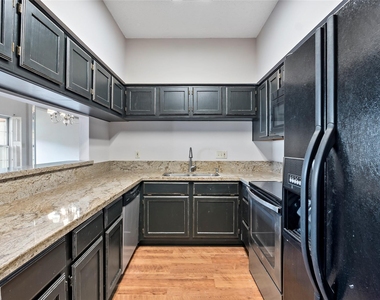3122 Camelot Drive - Photo Thumbnail 10