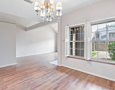 3122 Camelot Drive - Photo Thumbnail 8