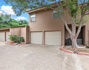 3122 Camelot Drive - Photo Thumbnail 25
