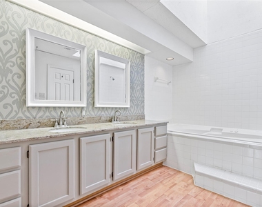 3122 Camelot Drive - Photo Thumbnail 24