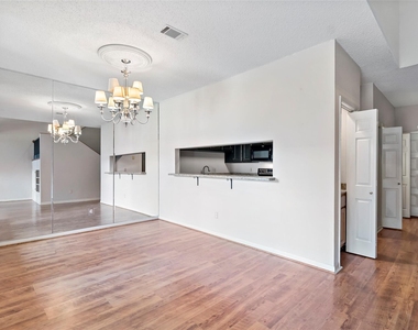 3122 Camelot Drive - Photo Thumbnail 7