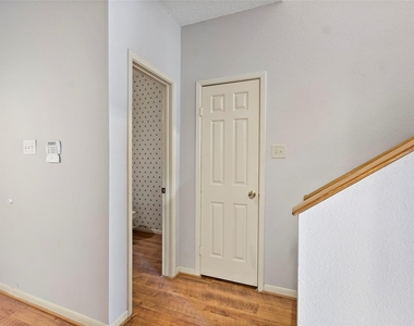 3122 Camelot Drive - Photo Thumbnail 13