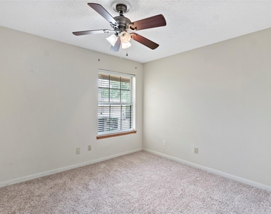 3122 Camelot Drive - Photo Thumbnail 20