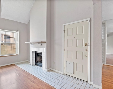 3122 Camelot Drive - Photo Thumbnail 3