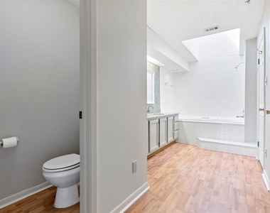 3122 Camelot Drive - Photo Thumbnail 23