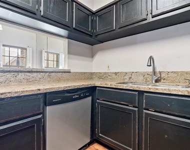 3122 Camelot Drive - Photo Thumbnail 12