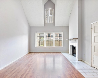 3122 Camelot Drive - Photo Thumbnail 6