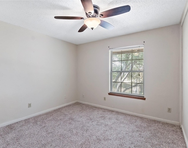 3122 Camelot Drive - Photo Thumbnail 18