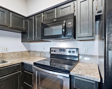 3122 Camelot Drive - Photo Thumbnail 11