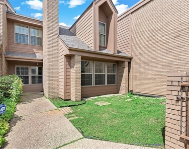 3122 Camelot Drive - Photo Thumbnail 1