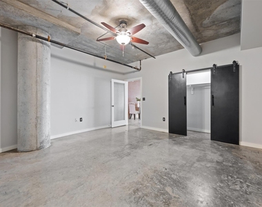 2000 Bagby Street - Photo Thumbnail 6