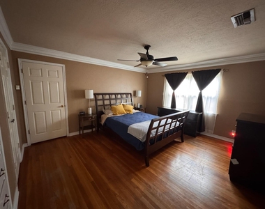 1603 Fawnhope Drive - Photo Thumbnail 6