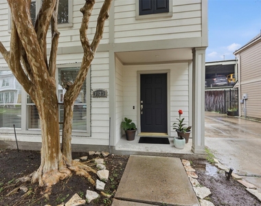 1923 Bailey Street - Photo Thumbnail 2