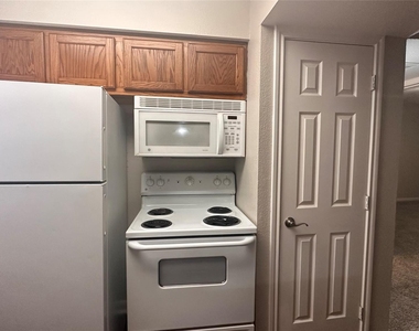 2825 Bellefontaine Street - Photo Thumbnail 10