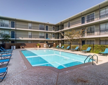 2825 Bellefontaine Street - Photo Thumbnail 2