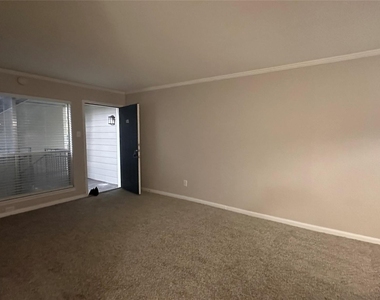 2825 Bellefontaine Street - Photo Thumbnail 3