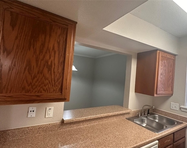 2825 Bellefontaine Street - Photo Thumbnail 9