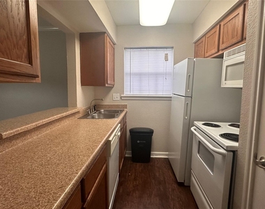 2825 Bellefontaine Street - Photo Thumbnail 8