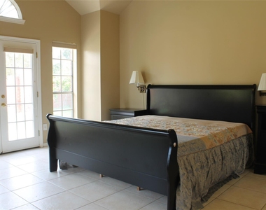 1723 Monvale Lane - Photo Thumbnail 4