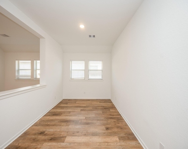 42514 Summer Crest Road - Photo Thumbnail 3