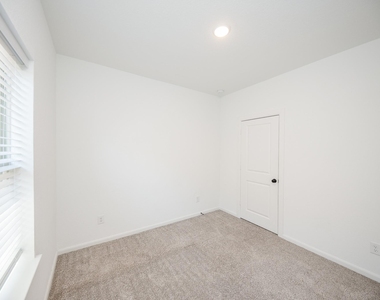 42514 Summer Crest Road - Photo Thumbnail 37