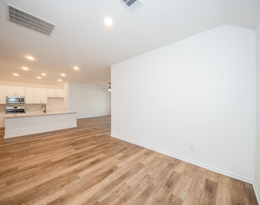 42514 Summer Crest Road - Photo Thumbnail 8
