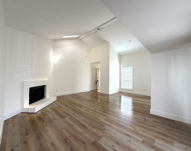 9809 Richmond Avenue - Photo Thumbnail 3