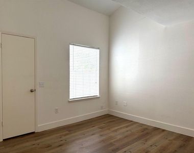9809 Richmond Avenue - Photo Thumbnail 8