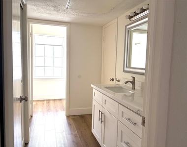 9809 Richmond Avenue - Photo Thumbnail 10