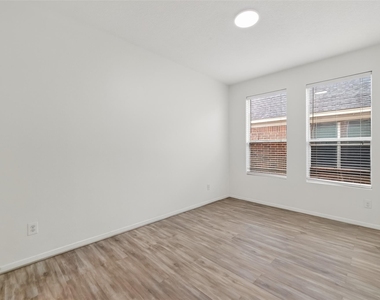 19530 Harvest Stream Way - Photo Thumbnail 12