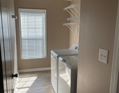 21513 W Hammond Drive - Photo Thumbnail 7