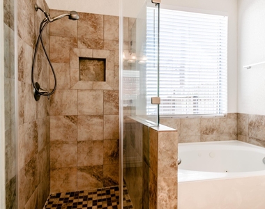 2918 Five Oaks Drive - Photo Thumbnail 5