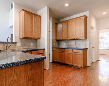 2918 Five Oaks Drive - Photo Thumbnail 10