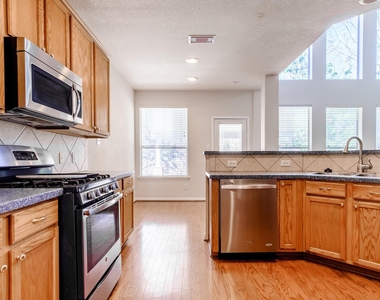 2918 Five Oaks Drive - Photo Thumbnail 9