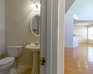 2918 Five Oaks Drive - Photo Thumbnail 15