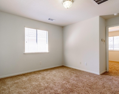 2918 Five Oaks Drive - Photo Thumbnail 20