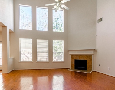 2918 Five Oaks Drive - Photo Thumbnail 12