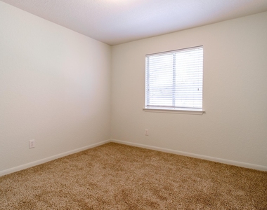2918 Five Oaks Drive - Photo Thumbnail 21